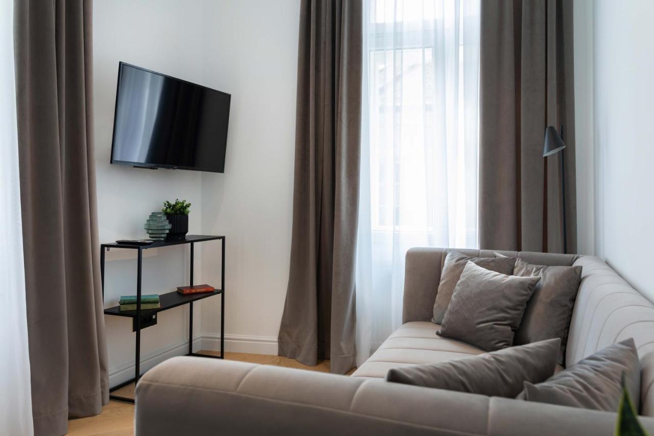 Pierrot & Pierrette Gajeva 6 Apartment